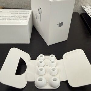Apple AirPod silicone replacement tips only!!